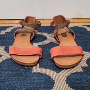 Miz Mooz Alanis in Coral